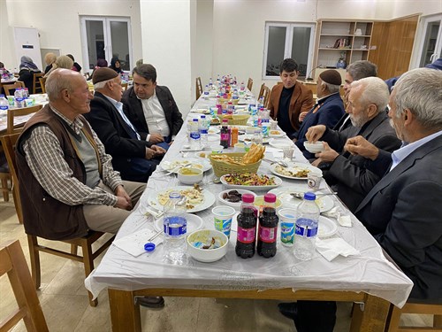 İlçemiz Kaymakamı Sayın Ömer SAYGILI Şehit yakını ve Gazi aileleri ile iftar yemeğinde bir ara geldi.